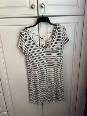 Striped Crisscross Back V-Neck Women's Tshirt dress - Black & White